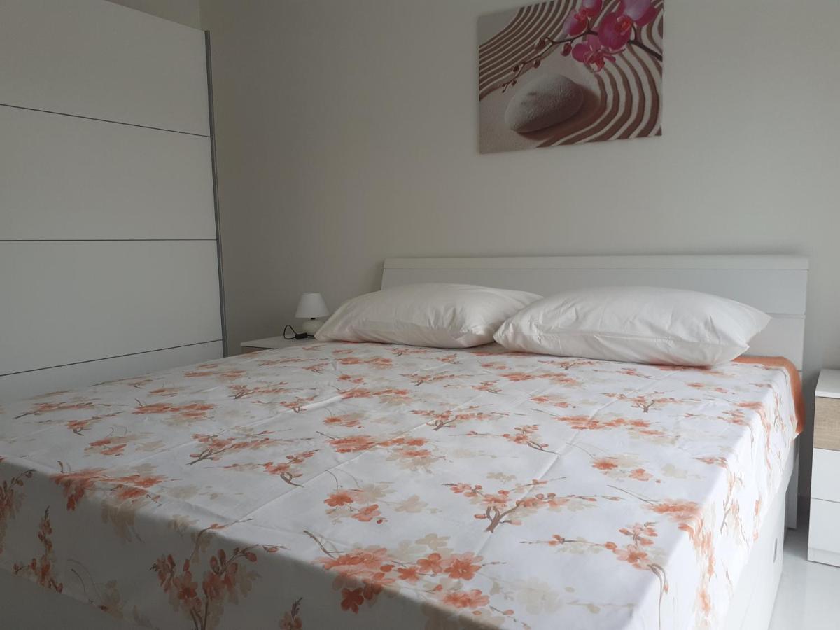 Apartmani Miletic Jelsa  Exterior foto